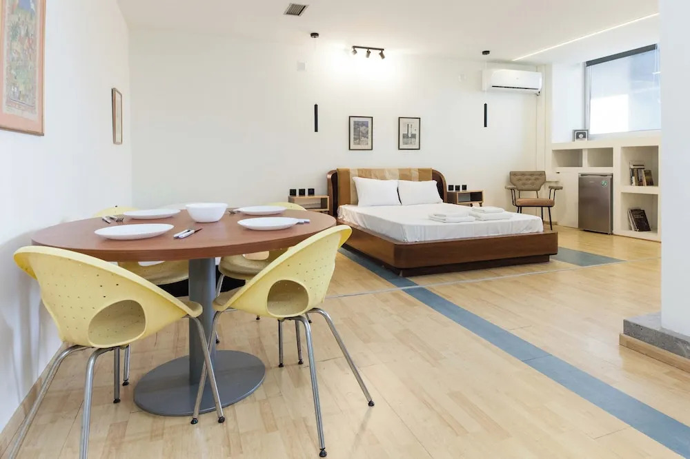 Minimalist Modern Nea Kifisia Studio