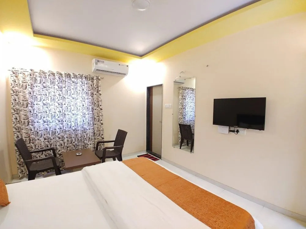 Hotel Mangal Residency Lonavala !! 600 Mts From Lonavala Railway Station !! Couple Friendly !!