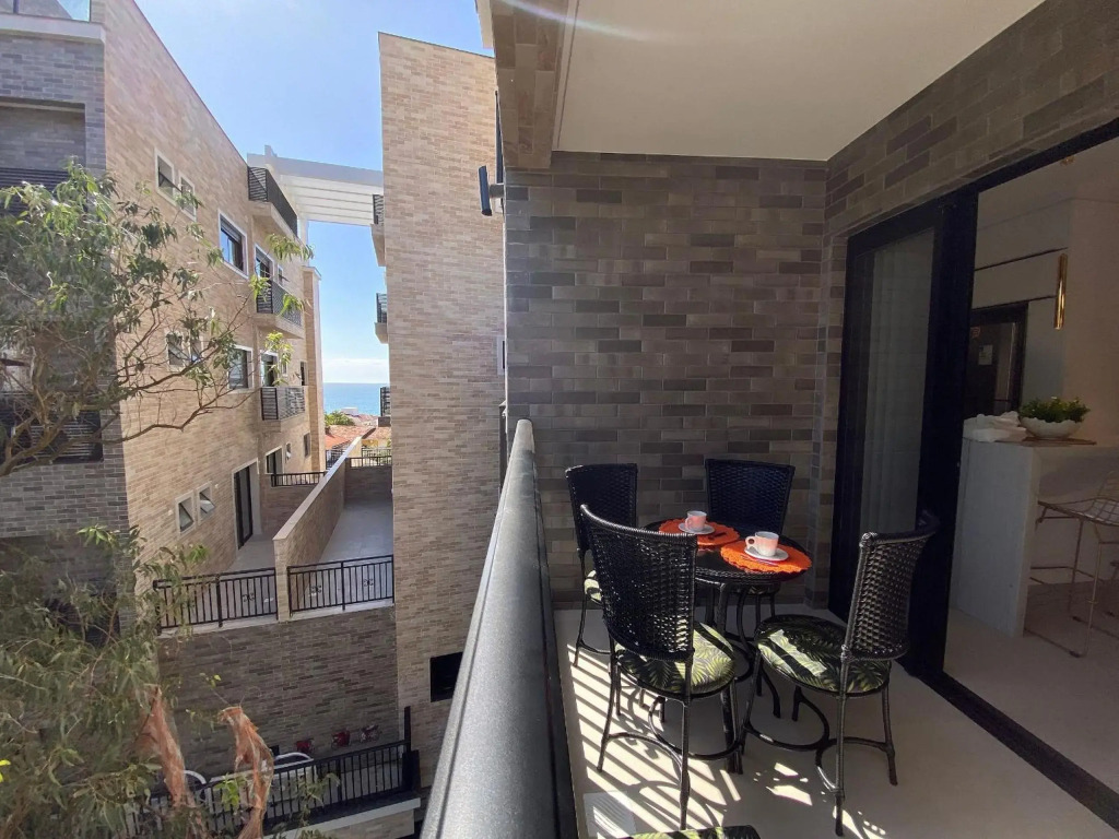 Cód 129 - Apartamento de 2 quartos para alugar em Bombinhas Ed Waldgarten com piscina