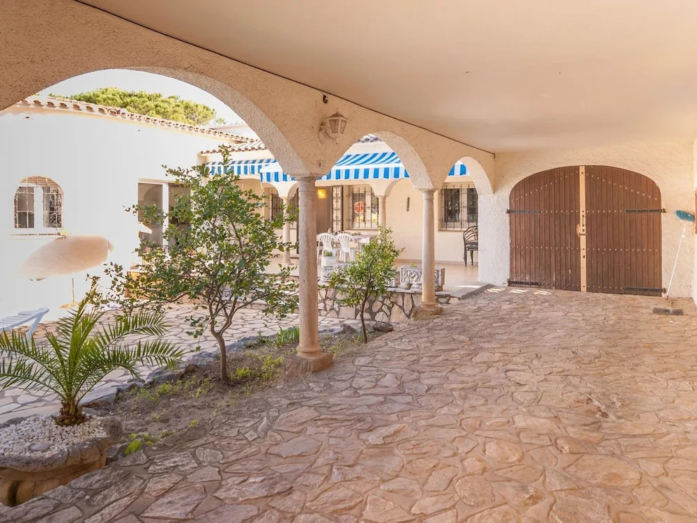 Fantastic Holiday Home With Private Pool in L'escala