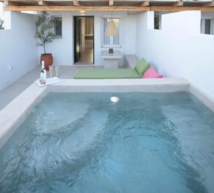 Iphimedeia Luxury Hotel & Suites