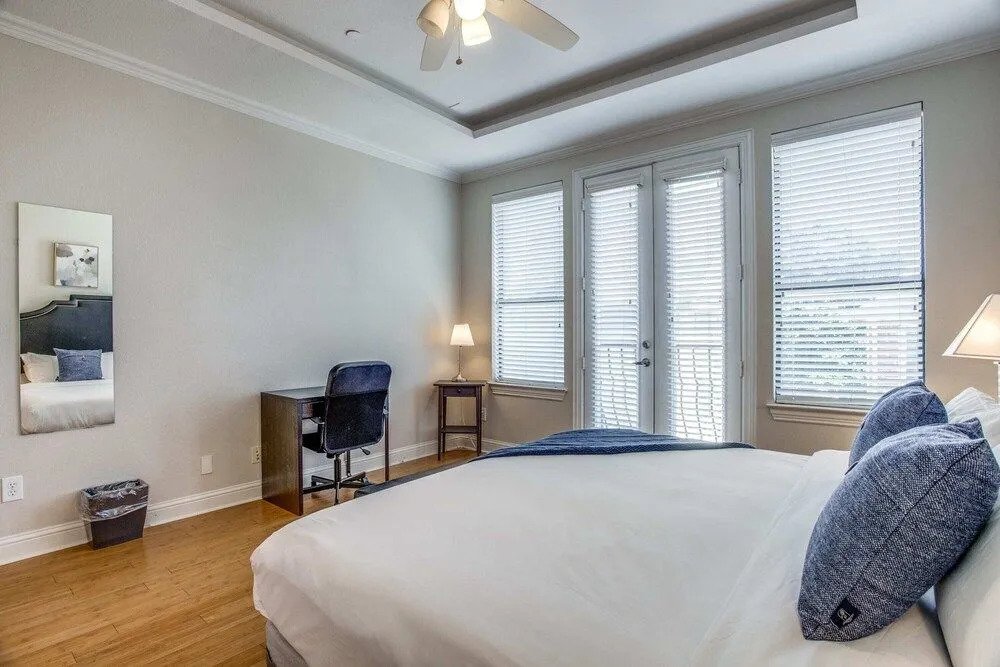 Stunning Oak Lawn Townhouse Close to everything