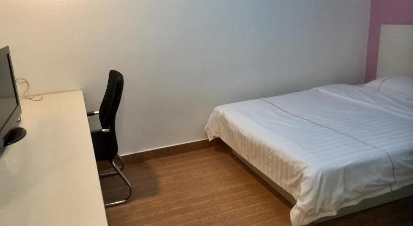 e Home Hotel Nanzhou Railway Staion