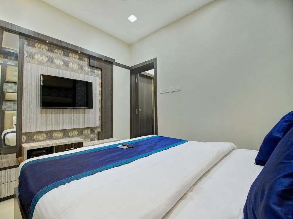 Mahalakshmi Suites By OYO Rooms