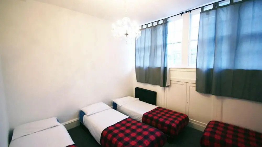 Edinburgh Princes Street Top Floor Apt