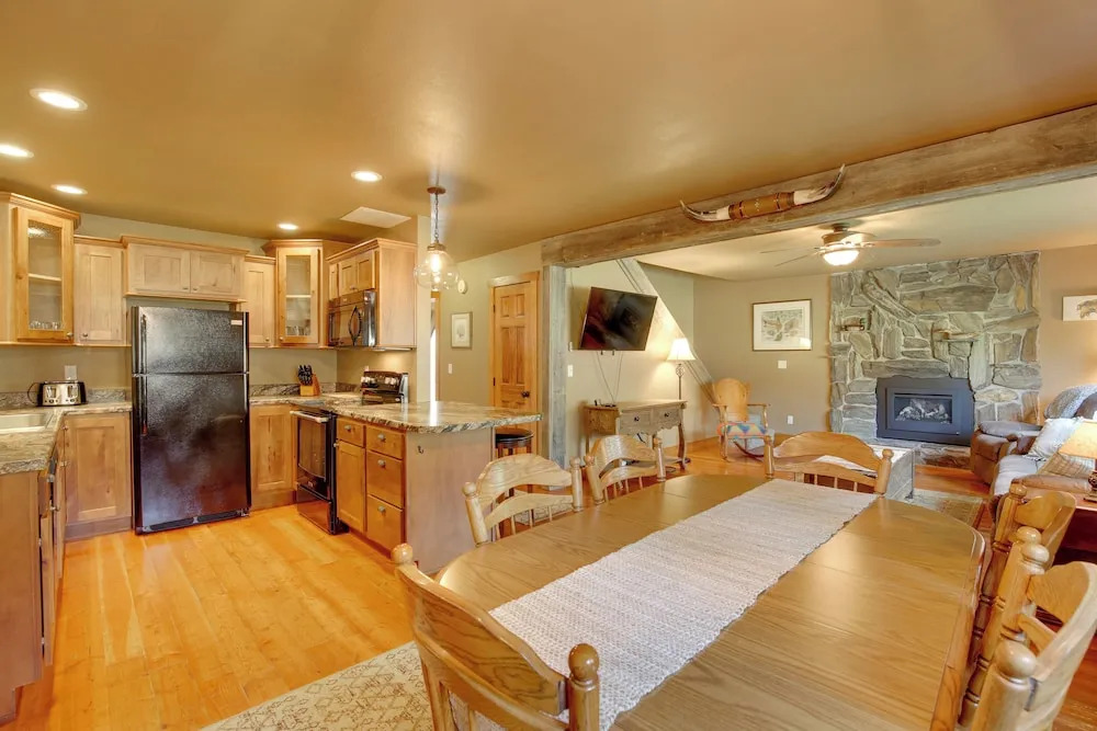 Cozy Lead Cabin w/ Deck < 1 Mi to Ski Slopes!
