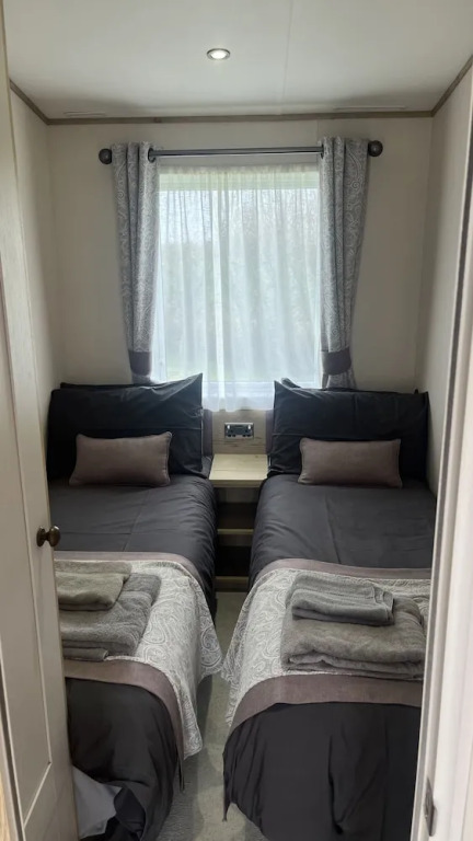 Immaculate 3-bed Lodge in Out Rawcliffe