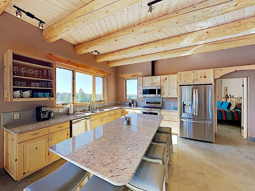 All-New Desert Hideaway: Mountain Views & Hot Tub home