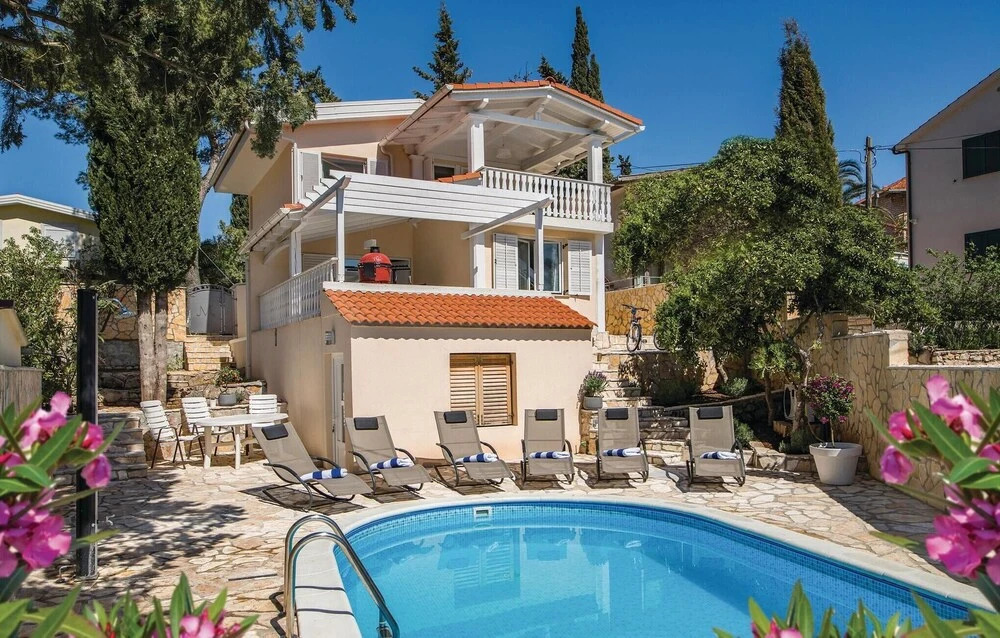 Beautiful Home In Vrboska