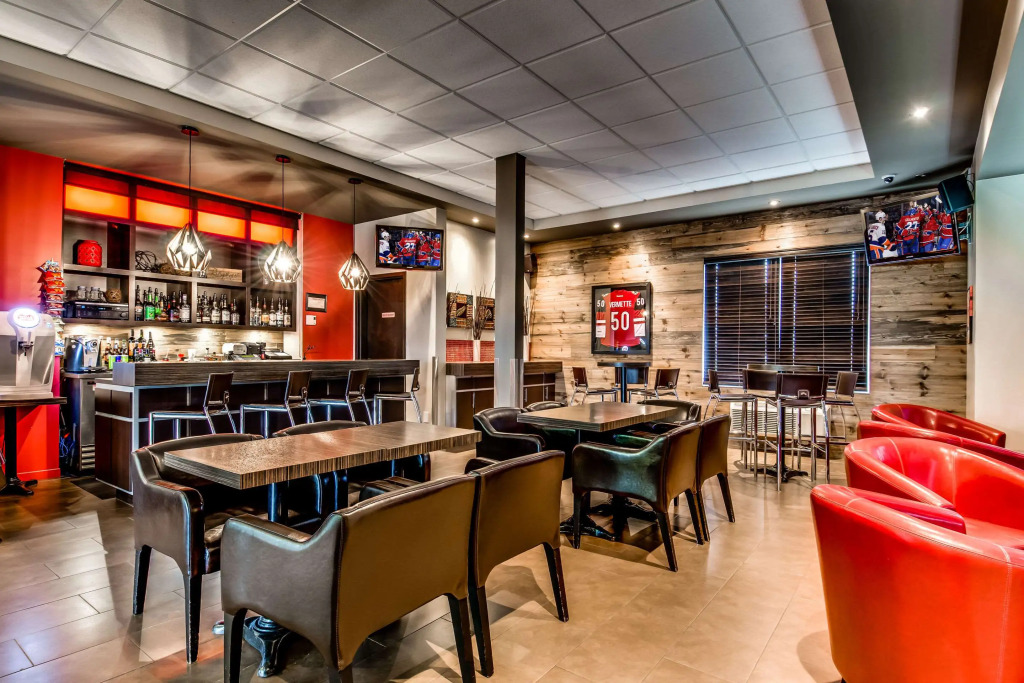Econo Lodge Inn & Suites