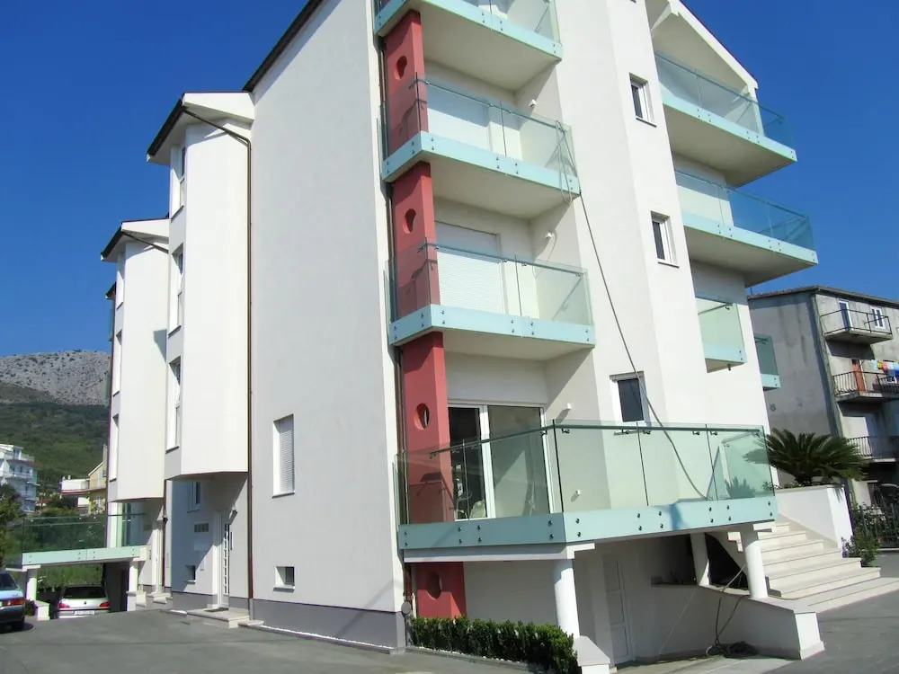 Studio in Podstrana, With Wonderful Mountain View, Enclosed Garden and