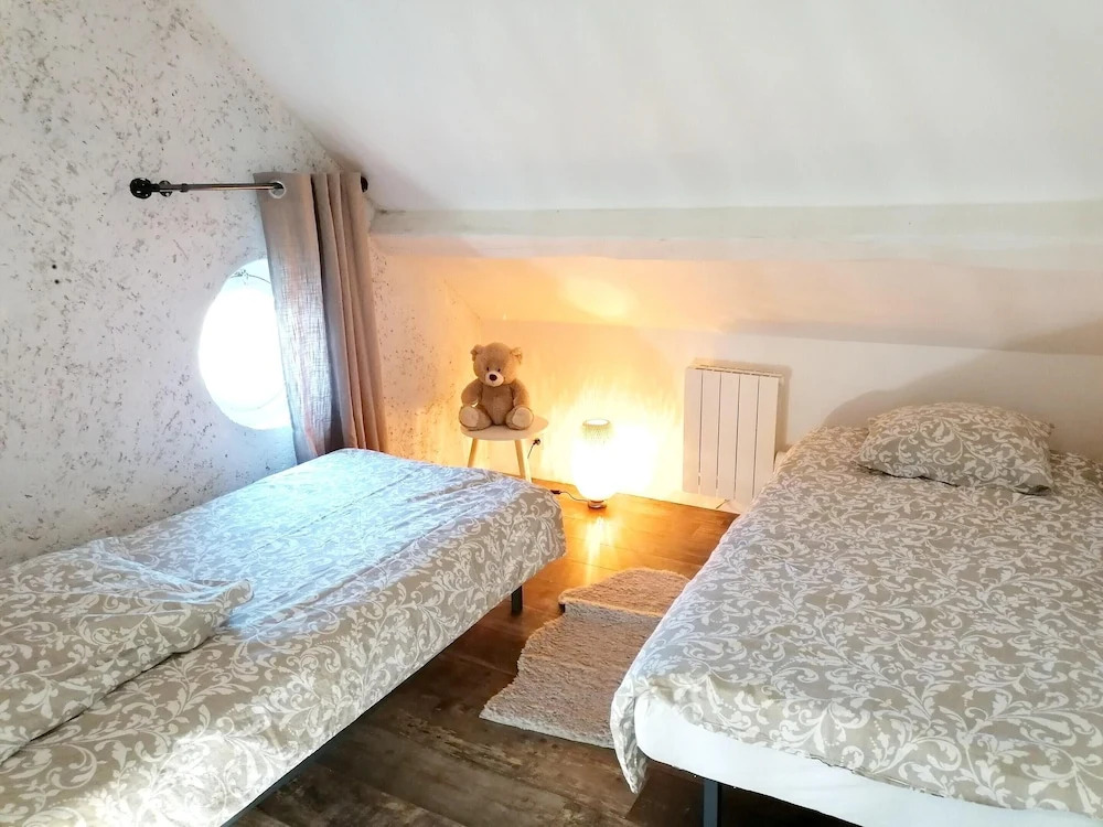 House With 2 Bedrooms in Sainte-geneviève-lès-gasny, With Enclosed Garden and Wifi