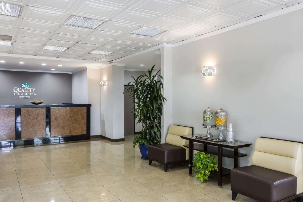Quality Inn & Suites Los Angeles Airport - Stadium District