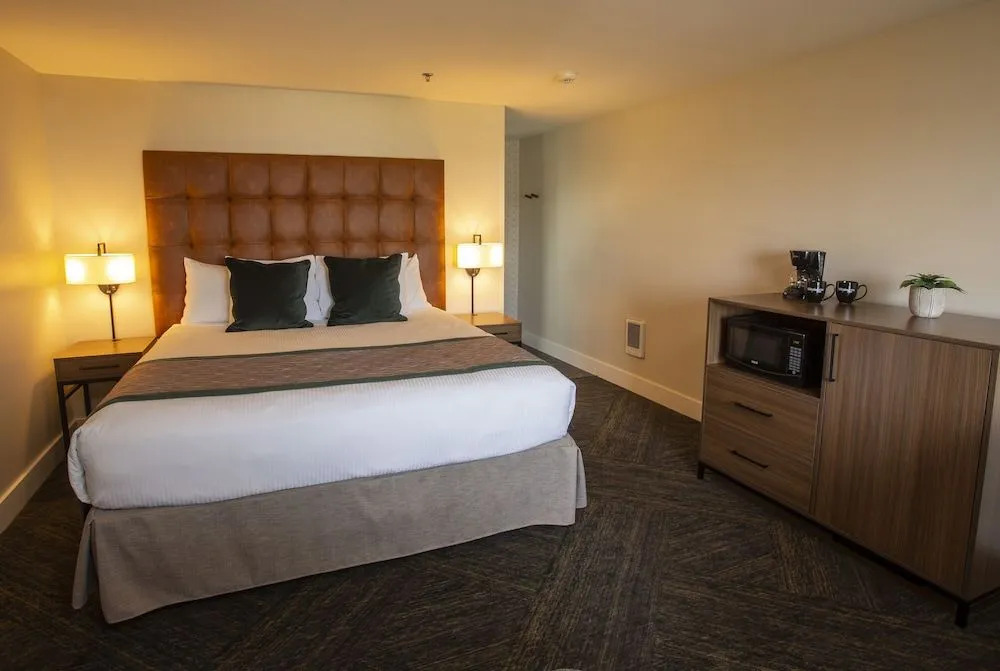 Shearwater Inn