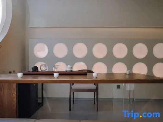 Zhibu Riverside Mountain View Villa (Dali Airport Erhai Branch)
