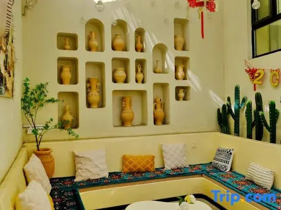 Yining Huatian Bieyuan Homestay (Liuxing Street Scenic Area)
