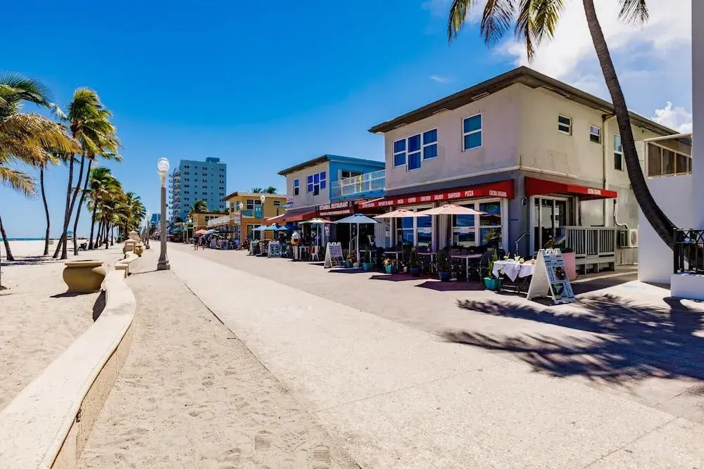 Upscale Modern 4 Bedroom Condos on the Beach