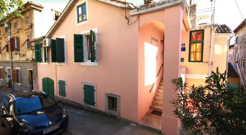 Apartment Ela