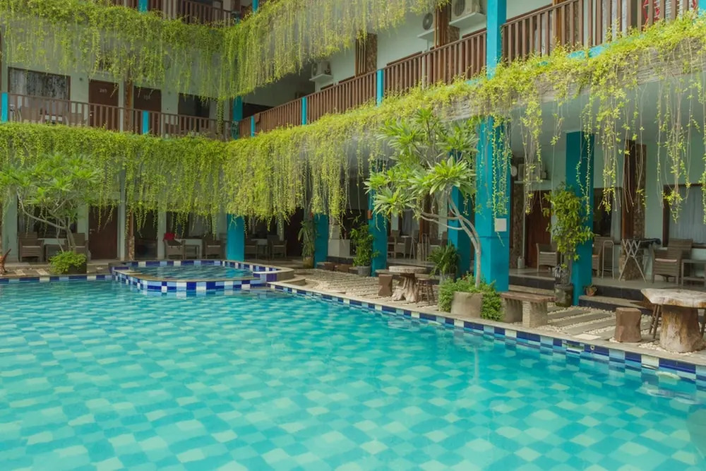RedDoorz Plus near Pantai Barat