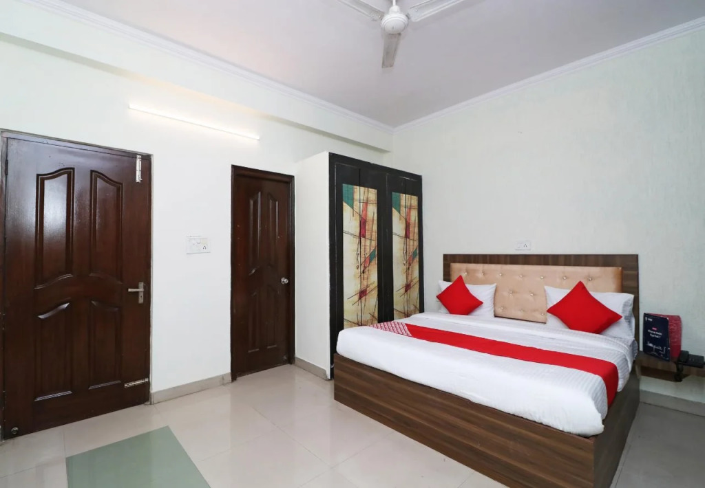 Hotel 9 Palm by OYO Rooms