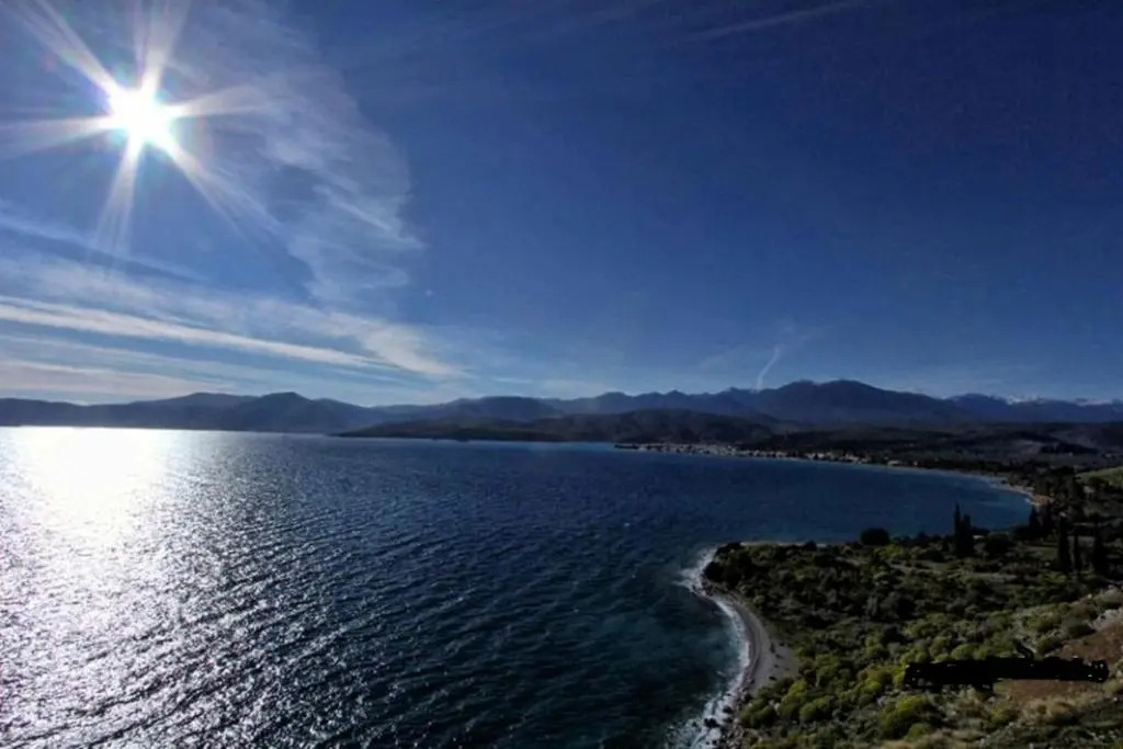 Luxury seafront house nearby Delphi