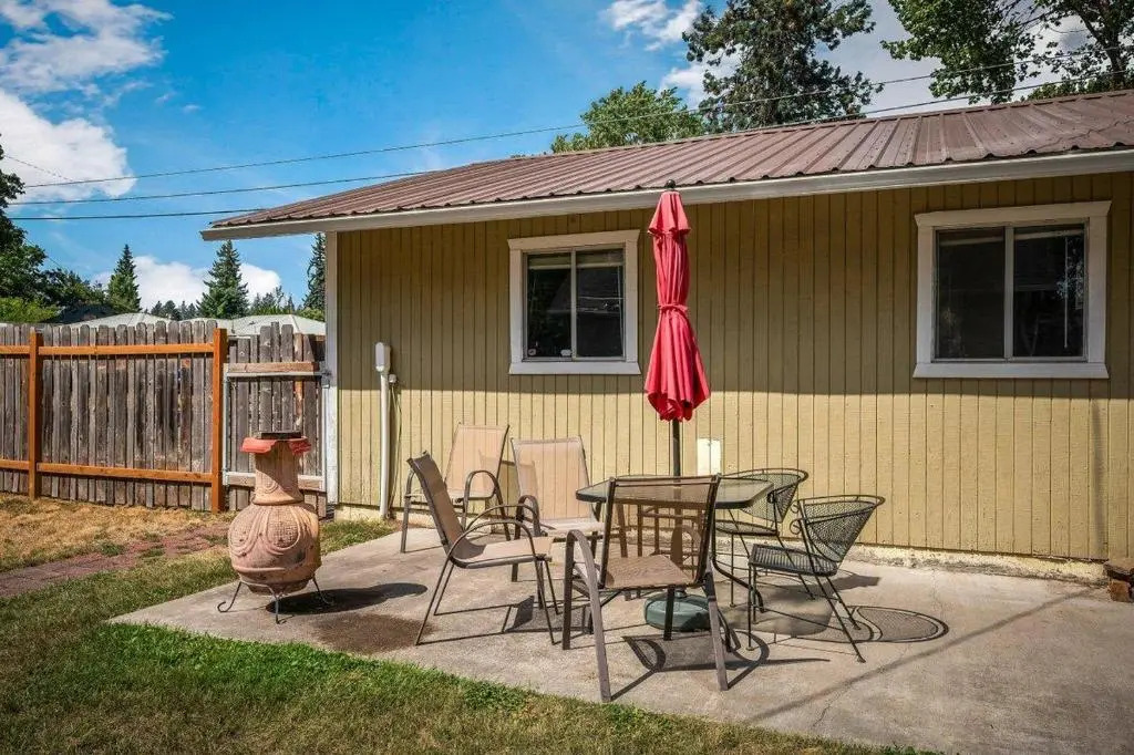Cozy Green Cottage Coeur d Alene ID