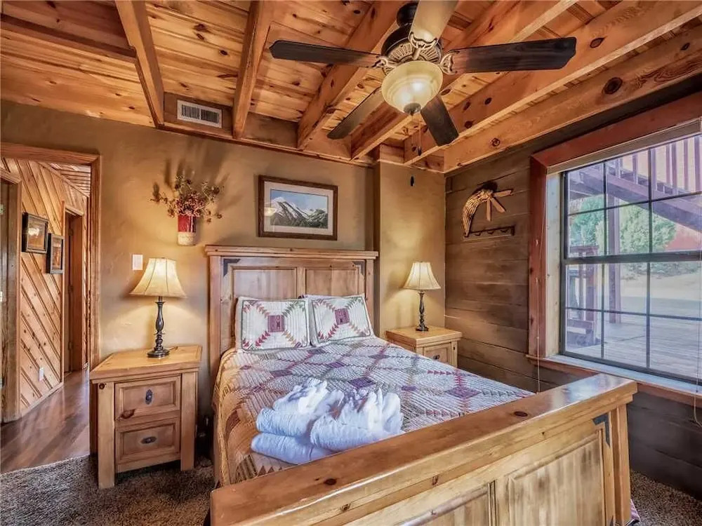 La Posada de Ponder - Four Bedroom Cabin with Hot Tub