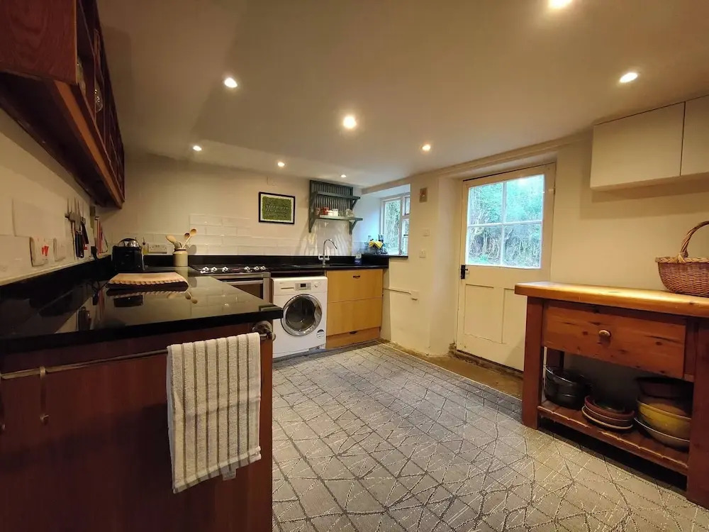 Cosy Cottage Nestled in May Hill Woodlands