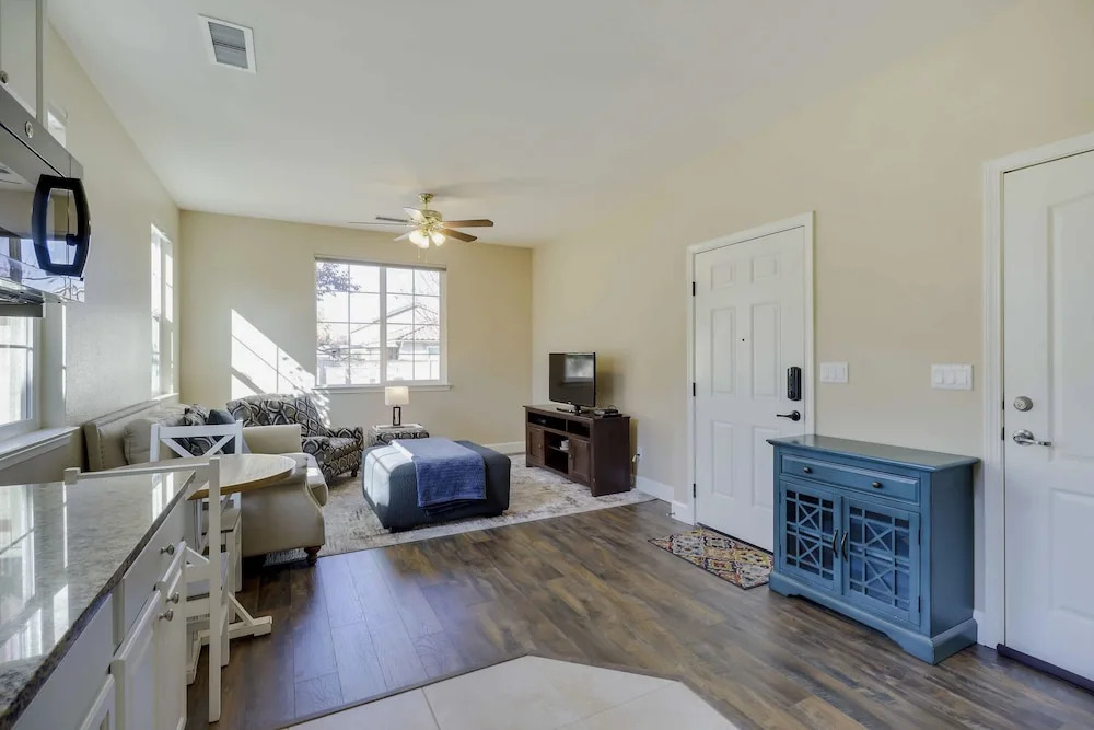 Desirable Reno Apartment: 15 Mi to Ski Slopes!