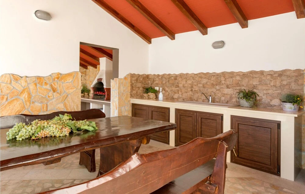 Awesome Home in Premantura With Wifi and 5 Bedrooms
