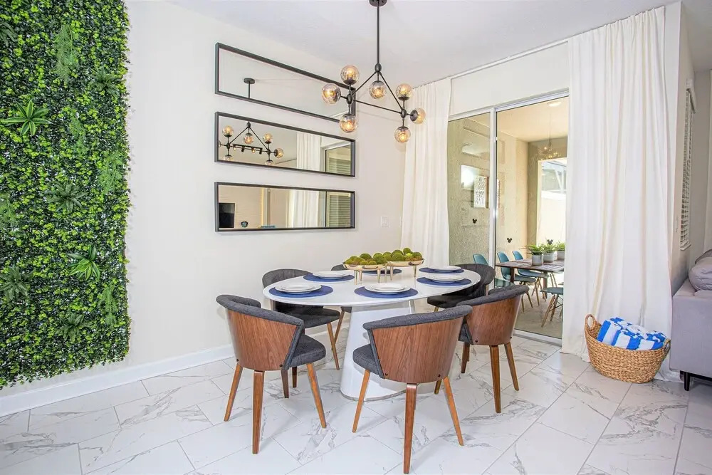 396 - 4bd/3ba Luxurious Homechampions Gate Resort