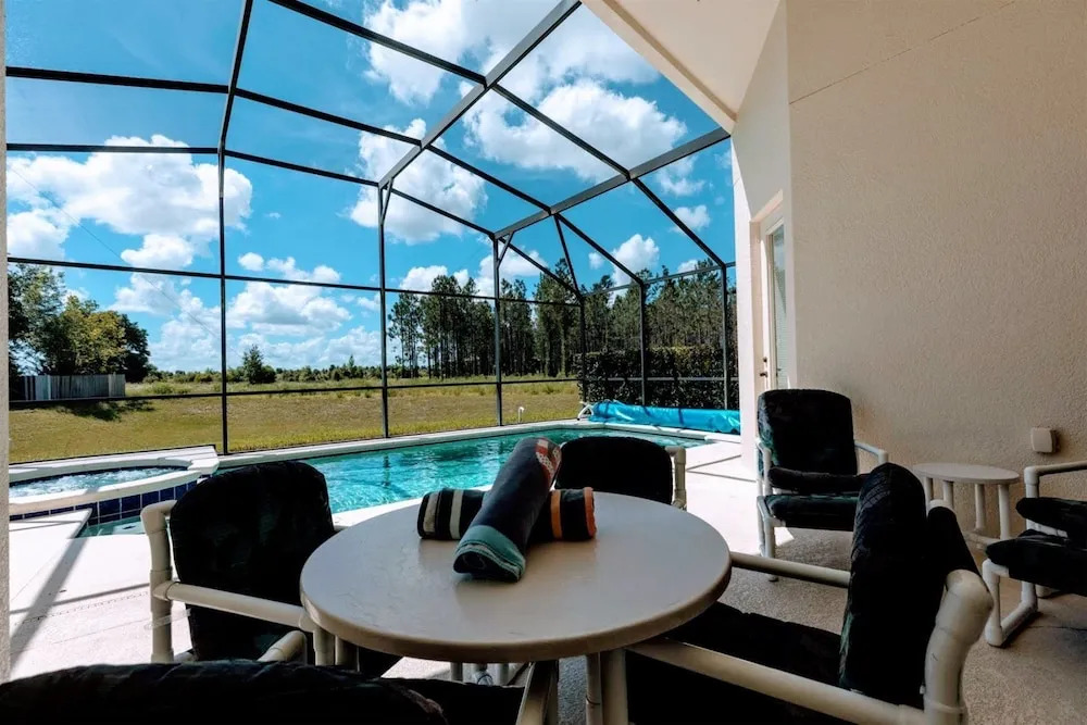 South Facing Pool With no Rear Neighbours Close to Disney