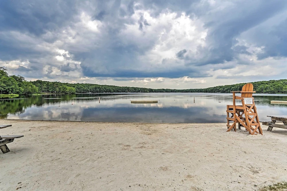 Pool, Tennis & More: Gouldsboro Getaway!