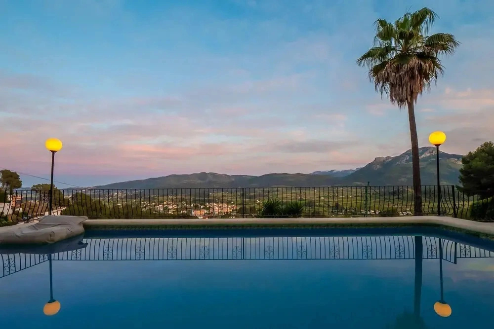 Villa Vista in Alcalali with swimmingpool and view