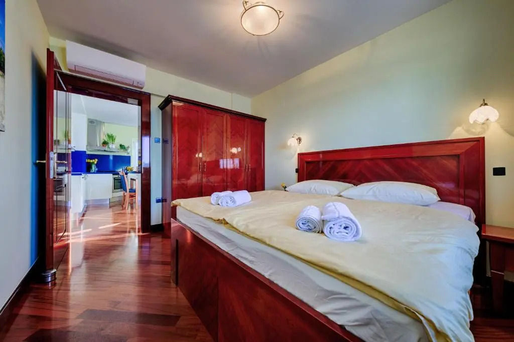 Seafront Apartment For4