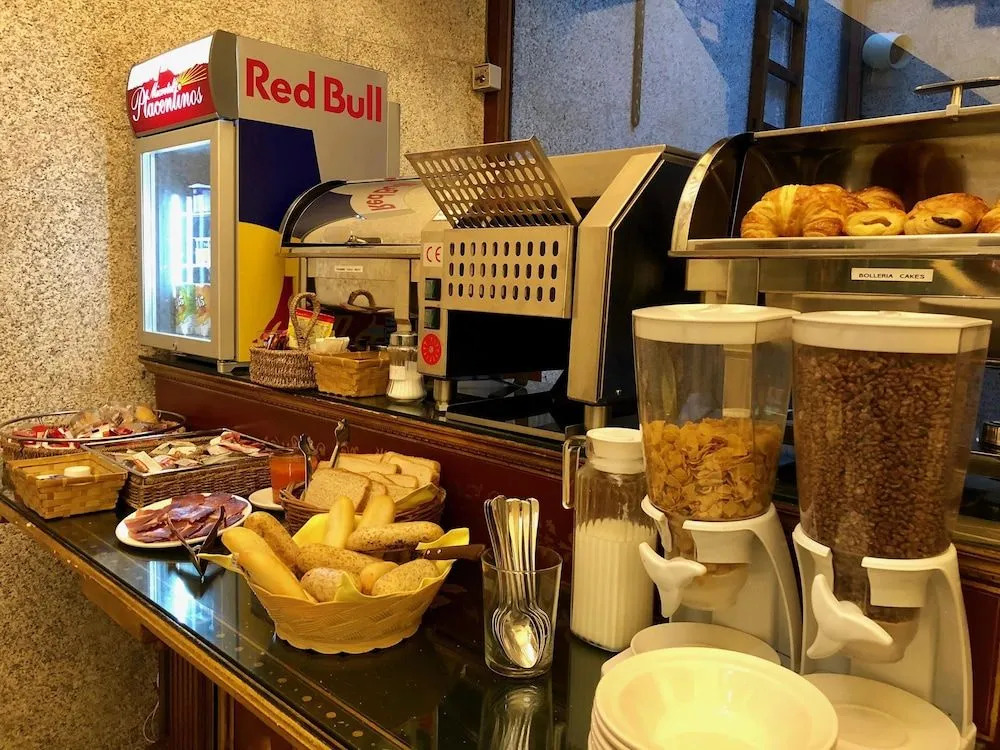 Hotel Microtel Placentinos