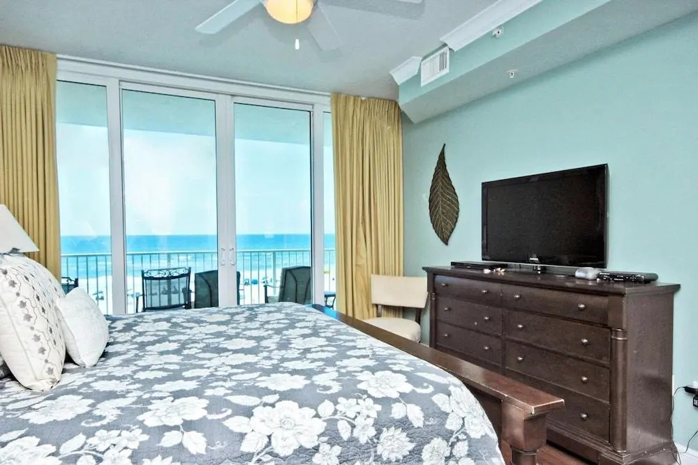 San Carlos 409 by Youngs Suncoast