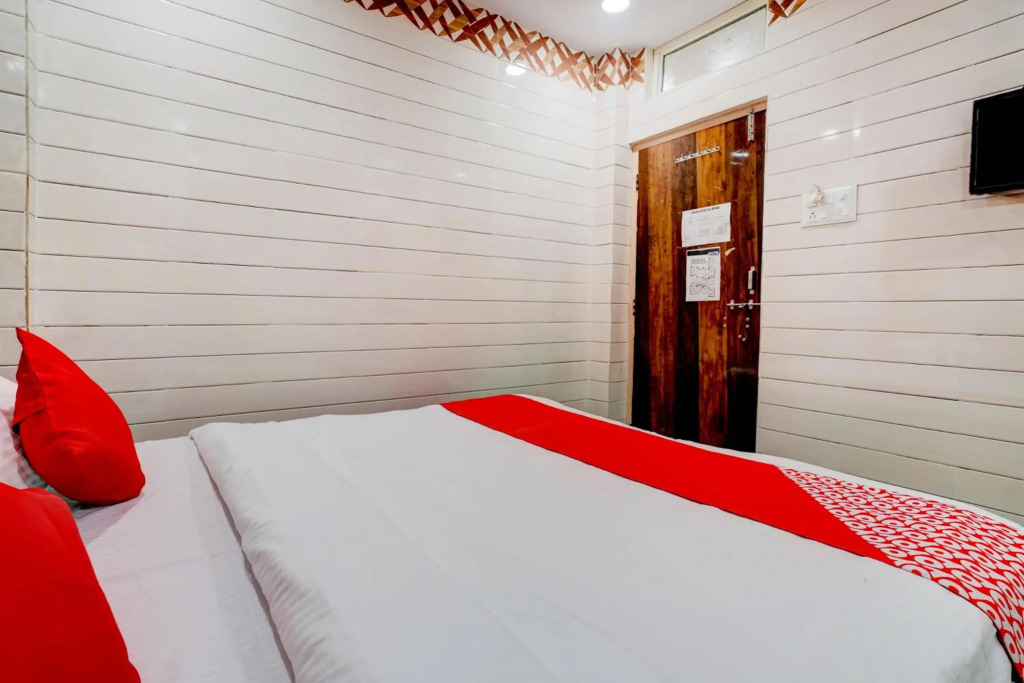 OYO HYD1516 Hotel Aroma Classic