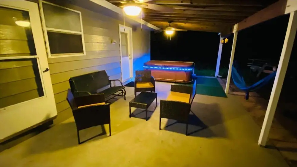 Uhost AI 4BR Retreat Hot Tub Firepit