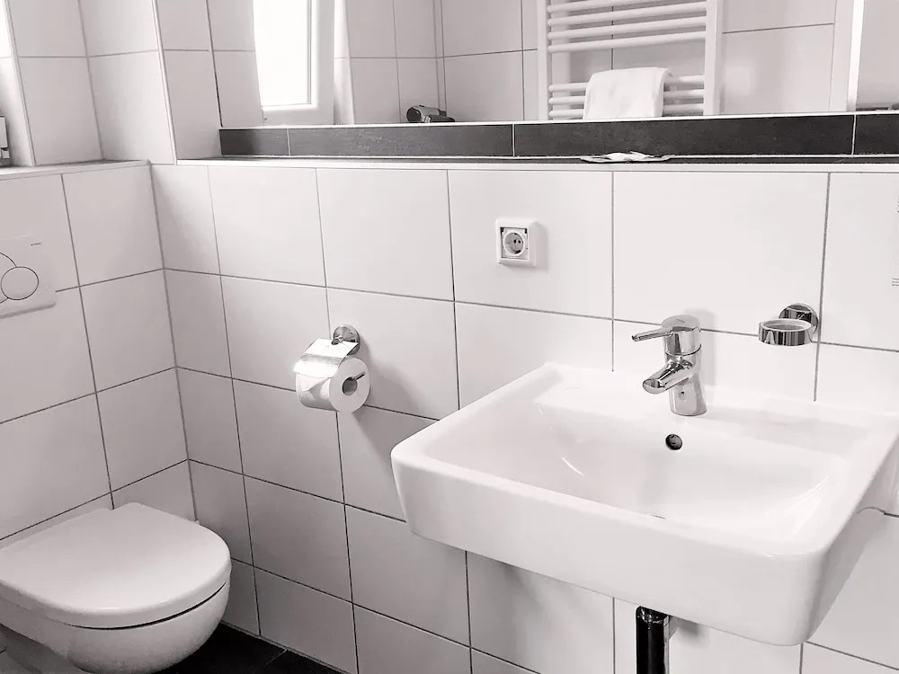 SMARTY Airport Cologne Hotel - KONTAKTLOSER SELF CHECK-IN