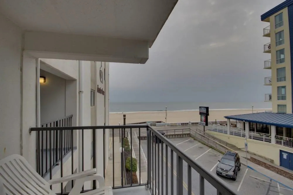 Decatur House 304 - 1 Br Condo