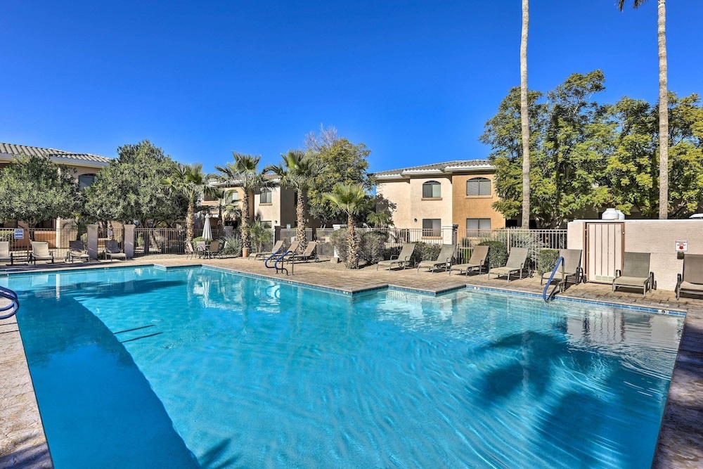 Dog-friendly Condo w/ Pool & Hot Tub in Phoenix