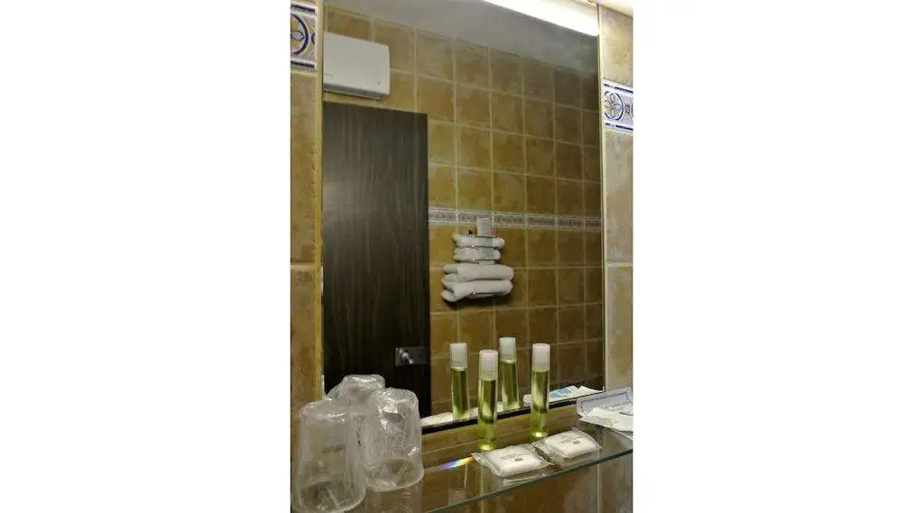 Hôtel Bosquet Pau Centre - Self Check In Budget Hotel