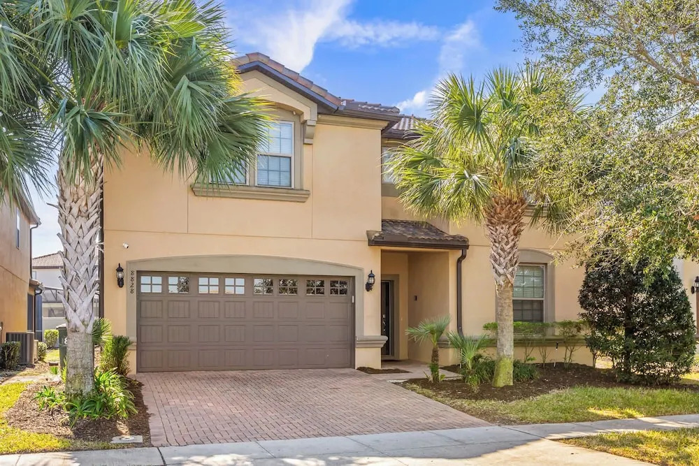 Upstay: Renovated 9BR Home w Theater & Games Room