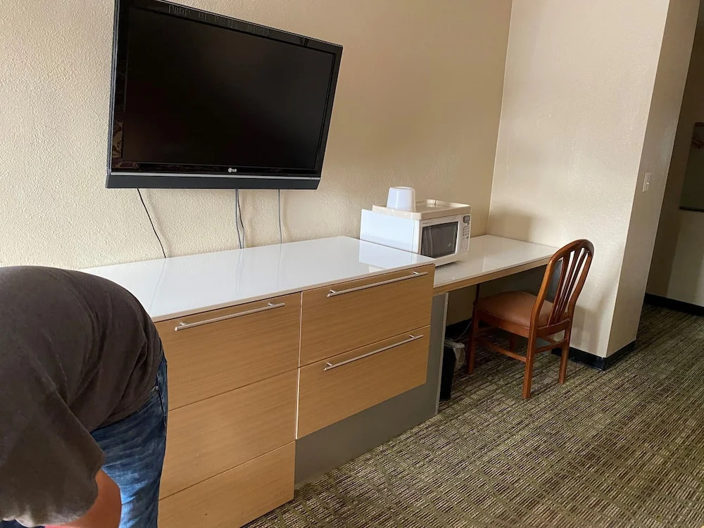 Pacific Express Inn