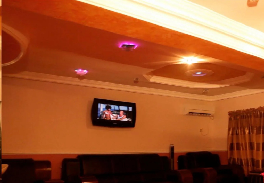 Hi Point Hotel & Suites