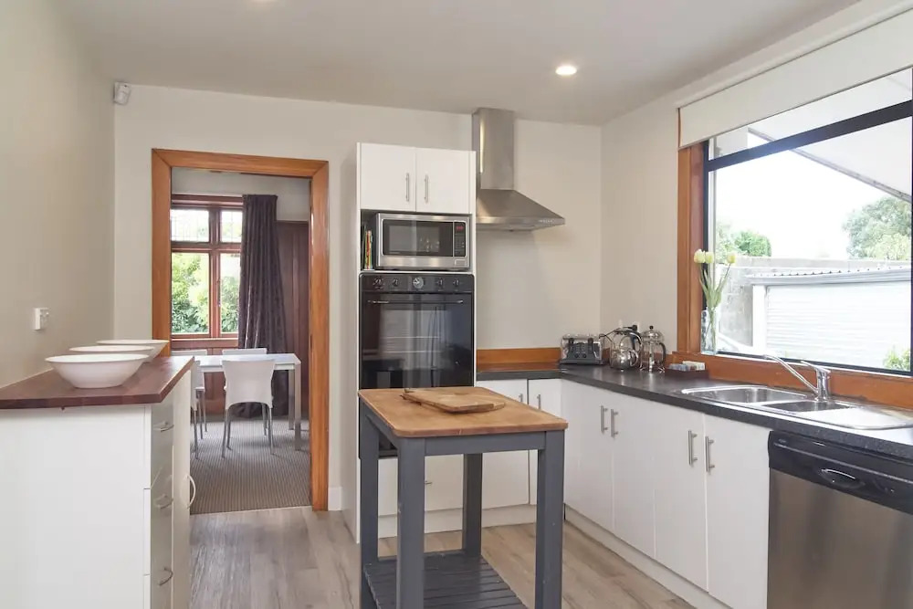 Racecourse Villa - Classic 1935 Charm & Space