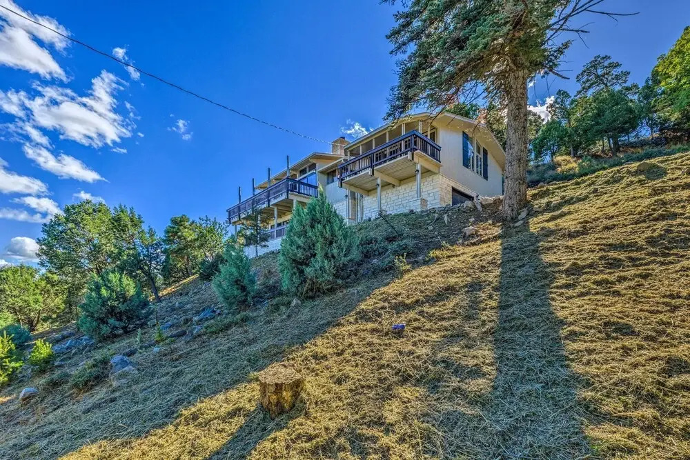 Serene Alto Cabin w/ Mountain Views & Fire Pit!
