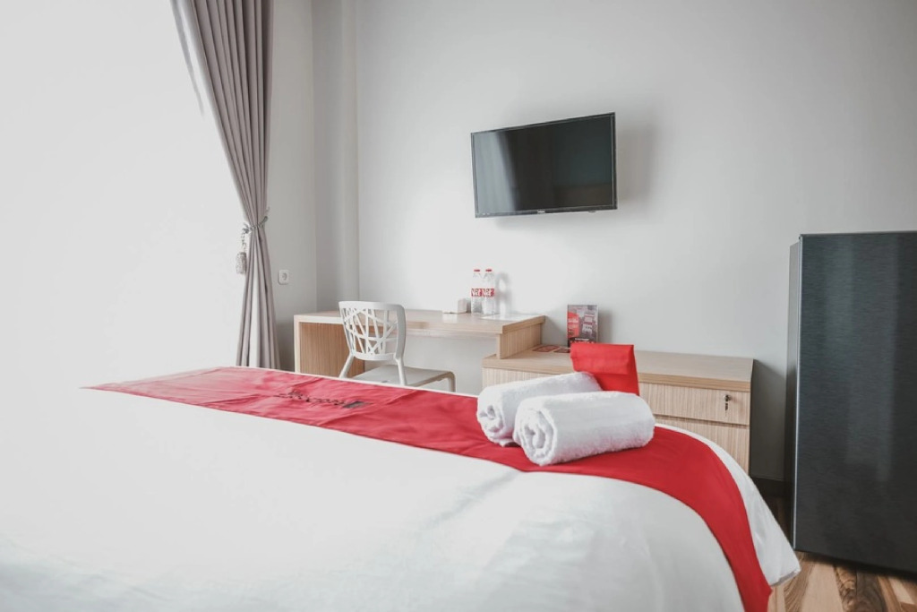 Reddoorz Plus @ Karet Pedurenan 3