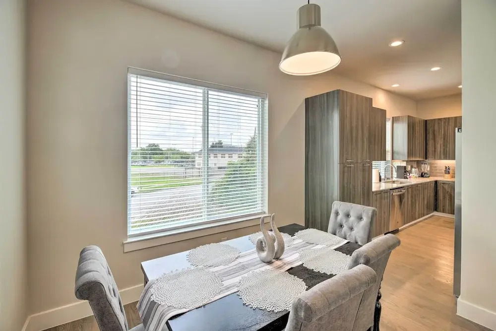 Bright & Spacious Houston Townhome: Near Dtwn